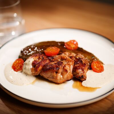 Цыпленок на гриле с печеным баклажаном в Butik по цене 595 ₽