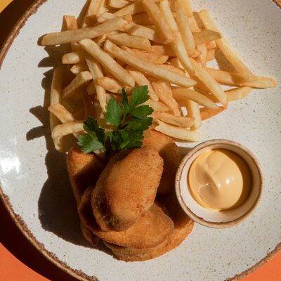 Куриные нагетсы с картофелем фри в Старый город по цене 300