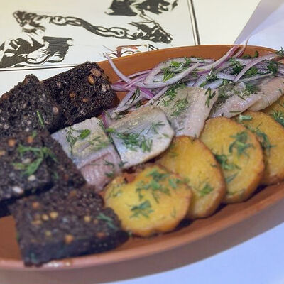 Сельдь с картофелем и гренками в Keto & Kote Грузинская кухня по цене 411 ₽