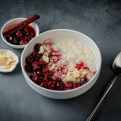 Рисовая каша с пряной вишней в BowlMe по цене 400 ₽