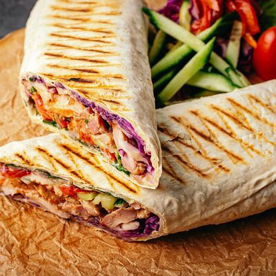 Шаурма классическая с курочкой в Bourbon по цене 395 ₽