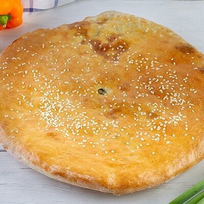 Осетинский пирог с яйцом и зеленым луком в Пекарня Кулинария Пиццерия ОБОЖАЮТВСЕ! по цене 1199 ₽