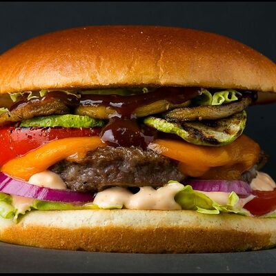 Бургер Фирменный в МАНГАЛКОФЕ по цене 680 ₽