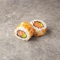 Ролл в кунжуте с кимчи в КИДЗИ FISH