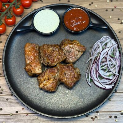 Шашлык из cвинoй шейки в Шашлык тандыр по цене 640 ₽
