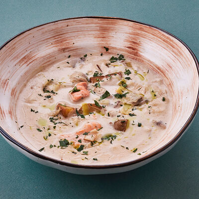 Уха с соусом бешамель и печеным картофелем в Нектарин по цене 620 ₽