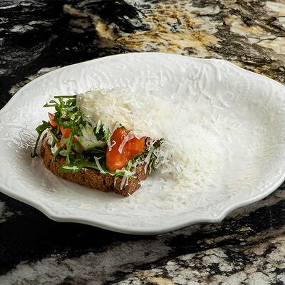 Тост на злаковом хлебе с форелью и яйцом пашот в Cristal по цене 700 ₽