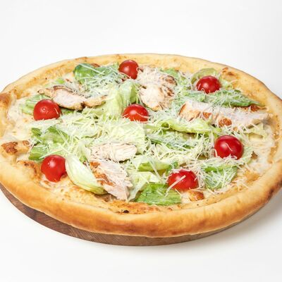 Пицца Цезарь на тонком тесте 32 см в Сакура по цене 580 ₽