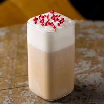 Малифик латте с сушеной малиной и фисташкой в BEATS BREW по цене 520 ₽