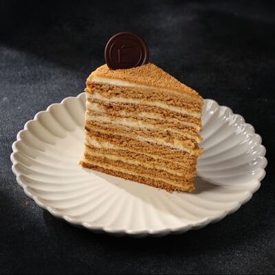 Медовик в Everest continental по цене 900 ₽