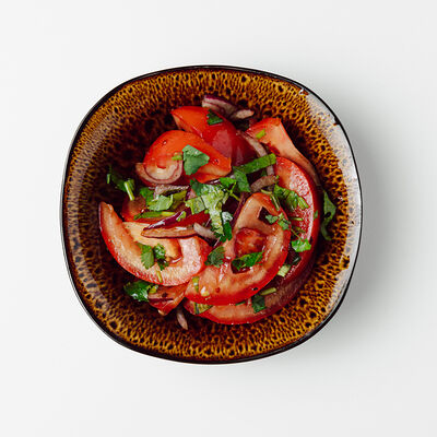 Салат Острый помидор в Юрта Дагестанская кухня по цене 350 ₽