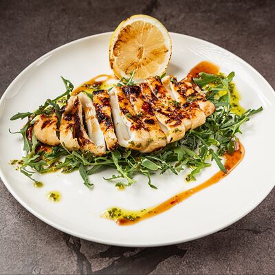 Кальмар на гриле с рукколой в JAGGER по цене 949 ₽