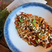 Лапша Пад тай с креветками в More More