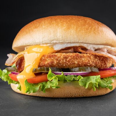 Бургер Чикен-барбекю в Gellert Bar по цене 590 ₽