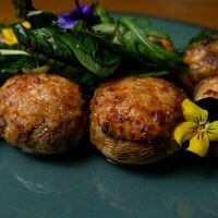 Шампиньоны фаршированные креветками с крабовым мясом в Ярды Superbar