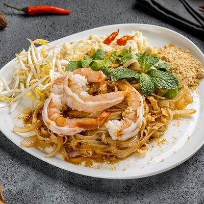 Pad Thai Gai с курицей в Суп том ям по цене 675 ₽