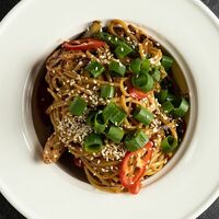 Паста в азиатском стиле с курицей в Пицца и Паста