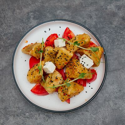 Салат с хрустящими баклажанамив Грин бар по цене 410 ₽