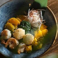 Поке с гребешком и креветкой в More More