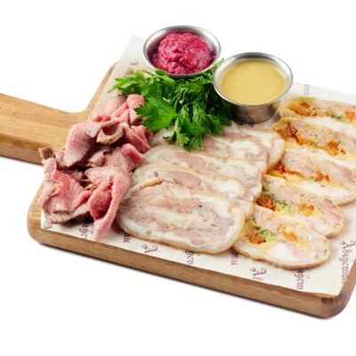 Мясная тарелка в Августин по цене 930 ₽