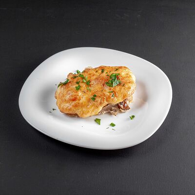 Свинина с грибами под сырной шапкойв едDA по цене 250 ₽