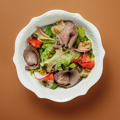 Ростбиф с томатами в горчичном соусе в Farro pasta & bar по цене 650 ₽