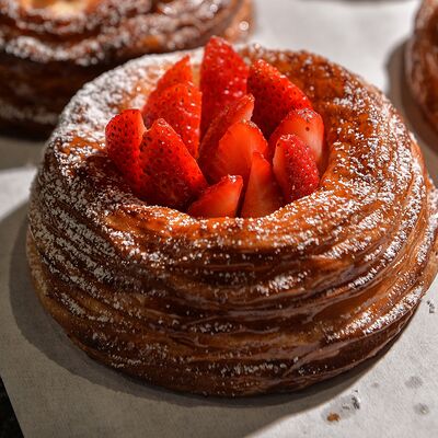 Даниш с клубникой в Premium bakery Andre по цене 550 ₽