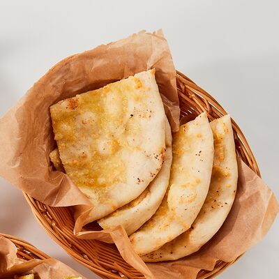 Фокачча чесночная в Room-cafe по цене 300 ₽