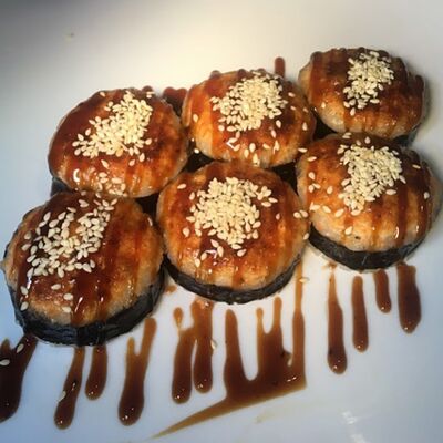 Запеченный ролл с крабом в Суши Gamma по цене 500 ₽