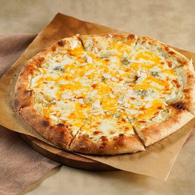 Сырная 30 см в Компот по цене 820 ₽