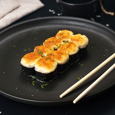 Запечённые роллы с лососем в Хорошие руки - Роллы по цене 950 ₽