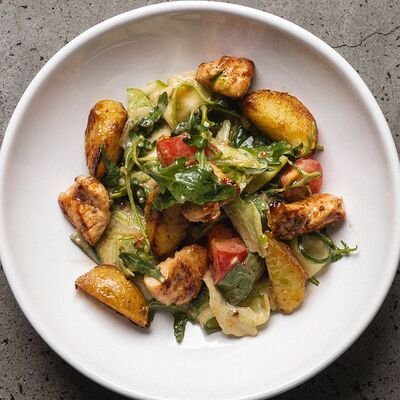 Салат с лимонным цыпленком и горчичным мисо в Penny по цене 630 ₽