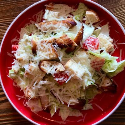 Салат а-ля Цезарь в Burger 67 по цене 227 ₽