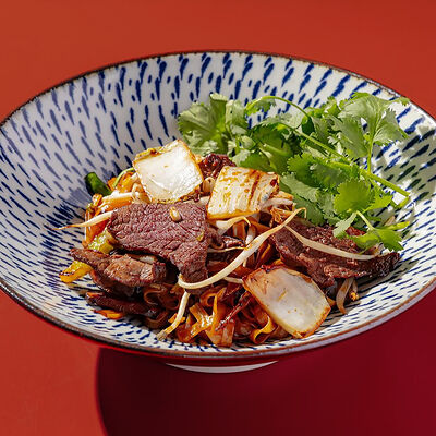 Лапша с говядинойв Pong по цене 924 ₽