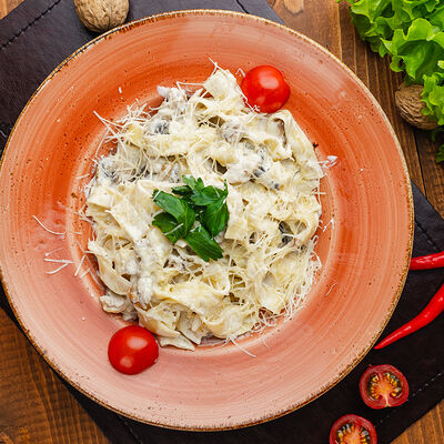 Паста с курицей и грибами в Ахтамар по цене 475 ₽