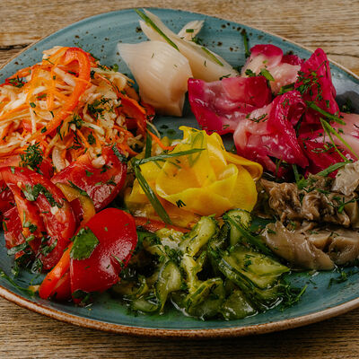 Кубанские разносолы в Кубанские пивоварни по цене 590 ₽