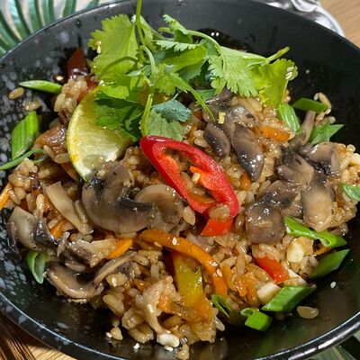 Рис с грибами в Wok Street по цене 349 ₽