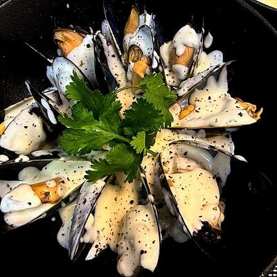 Мидии в сливочно-сырном соусе в ЛАПША НА сУШИ по цене 1015 ₽