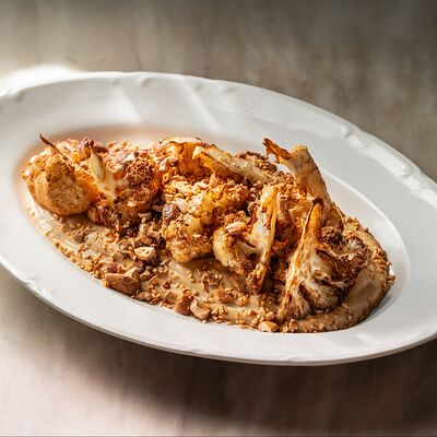 Цветная капуста с кунжутным соусом, кешью в Коробок по цене 620 ₽