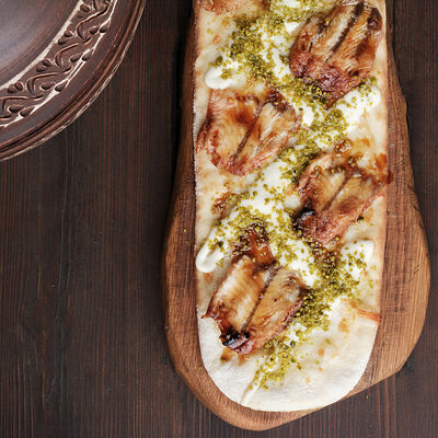 Лахмаджун с угрем, сыром и фисташками в Folk по цене 1080 ₽