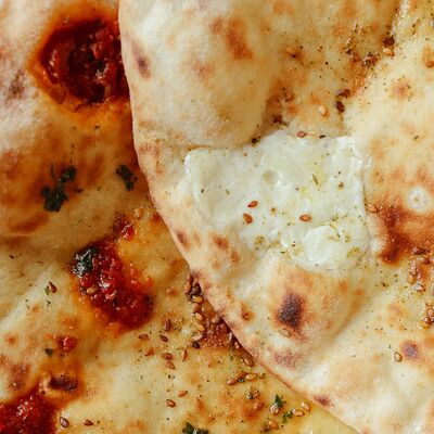 Манакиш с сыром в Maroon по цене 450 ₽