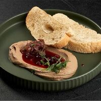 Домашний паштет из куриной печени с конфи из лука в Игристые