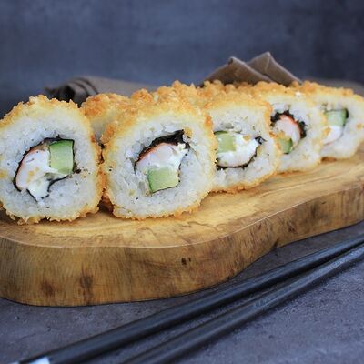Ролл жареный Окаяма в 7Sushi по цене 499 ₽