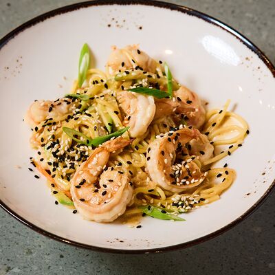 Лапша яичная с креветкамив Сэт по цене 470 ₽