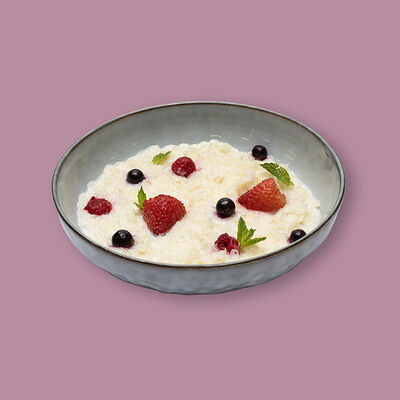 Рисовая каша с ягодами в Додома по цене 420 ₽