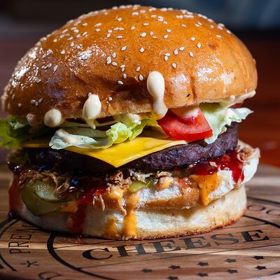 Брусничный Jonny в CHEF BURGER по цене 550 ₽