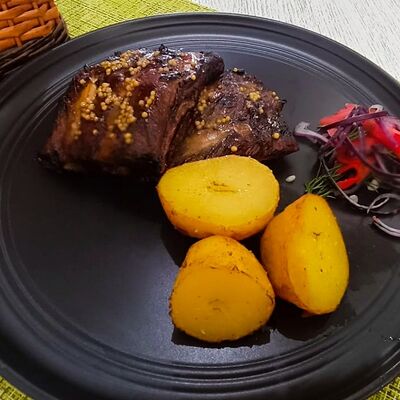 Рёбрышки в медово-горчичном соусе с картофелем и имбирёмв Грильфуд по цене 615 ₽