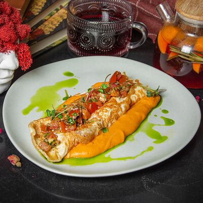 Ролл Омлет с креветками, черри и муссом том ям в Palmer по цене 490 ₽