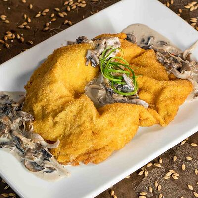 Ягерь шницель из свинины с соусом из лесных грибов в Paulaner Wirtshaus Polyanka по цене 880 ₽