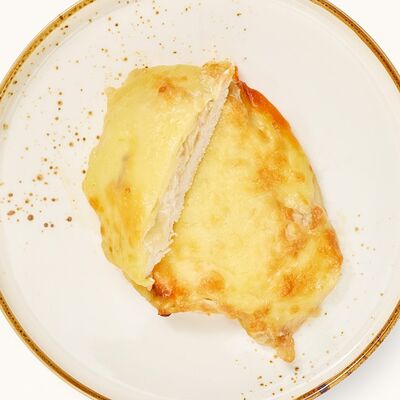 Куриное филе с луком под сыром в Сделано сегодня по цене 464 ₽